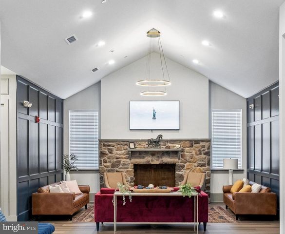 74 LONGWOOD PL, North Wales, PA 19454