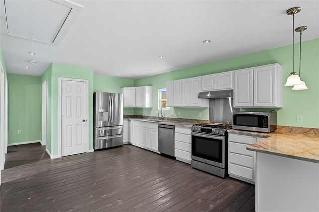 1123 S Fuqua St, Rockport, TX 78382