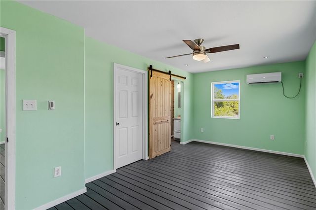 1123 S Fuqua St, Rockport, TX 78382