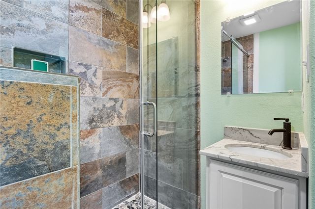 1123 S Fuqua St, Rockport, TX 78382