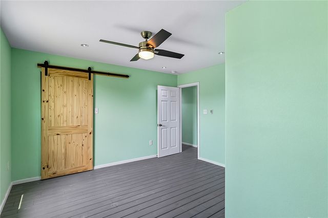 1123 S Fuqua St, Rockport, TX 78382