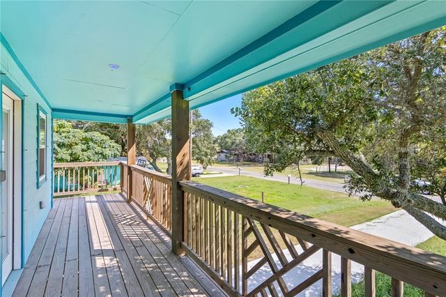 1123 S Fuqua St, Rockport, TX 78382
