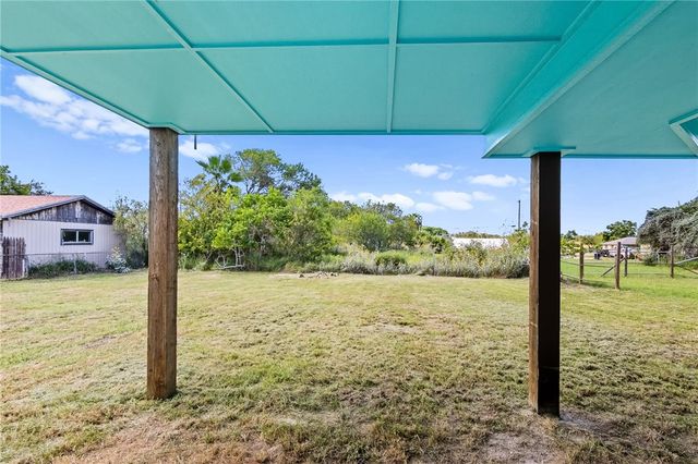 1123 S Fuqua St, Rockport, TX 78382