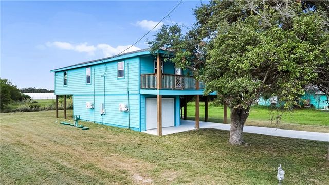 1123 S Fuqua St, Rockport, TX 78382