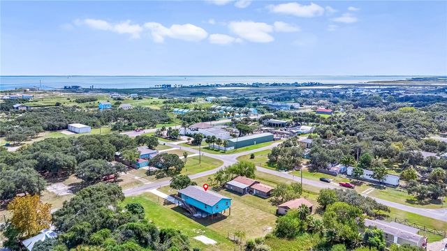 1123 S Fuqua St, Rockport, TX 78382
