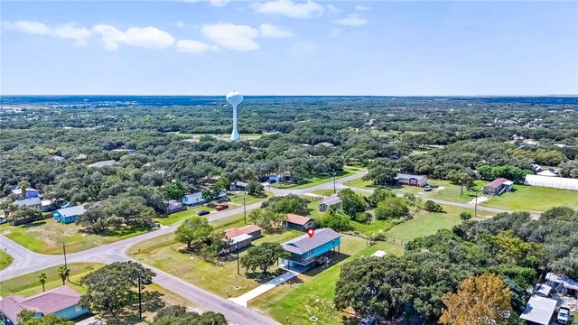 1123 S Fuqua St, Rockport, TX 78382