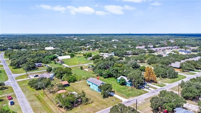 1123 S Fuqua St, Rockport, TX 78382