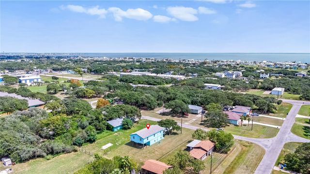 1123 S Fuqua St, Rockport, TX 78382