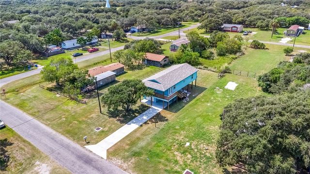 1123 S Fuqua St, Rockport, TX 78382