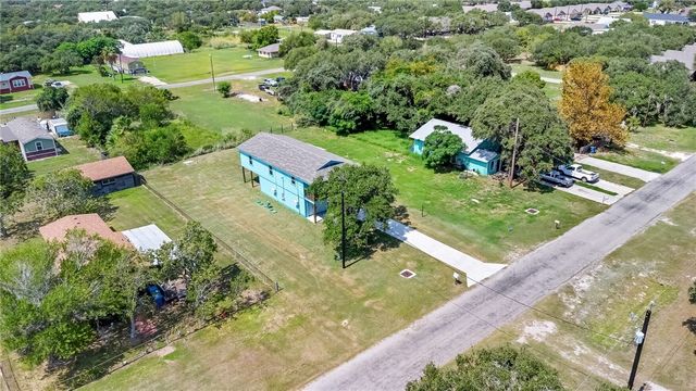 1123 S Fuqua St, Rockport, TX 78382