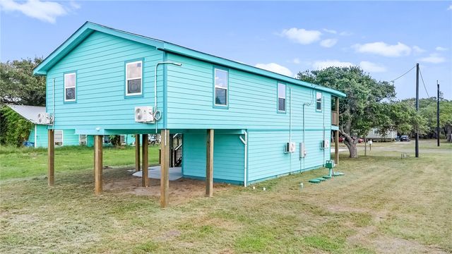 1123 S Fuqua St, Rockport, TX 78382