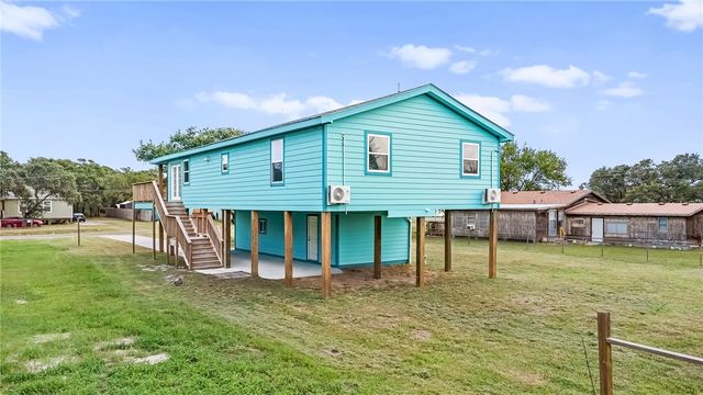 1123 S Fuqua St, Rockport, TX 78382