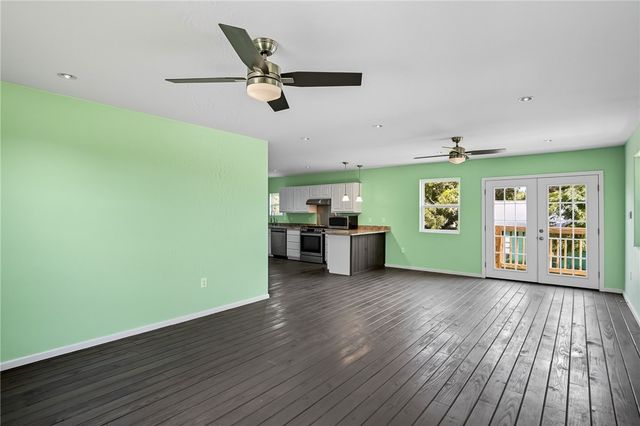 1123 S Fuqua St, Rockport, TX 78382