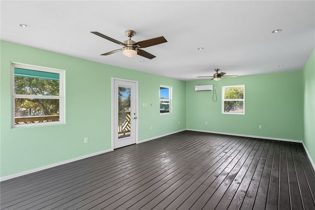 1123 S Fuqua St, Rockport, TX 78382