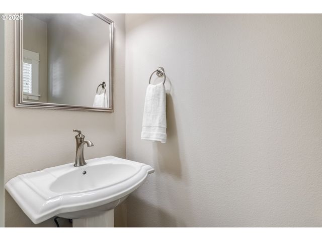 562 2ND St, Lake Oswego, OR 97034