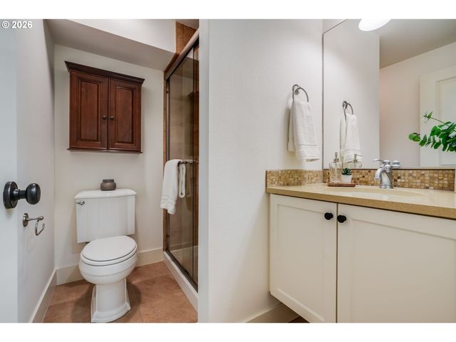 562 2ND St, Lake Oswego, OR 97034