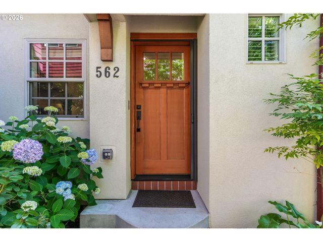 562 2ND St, Lake Oswego, OR 97034