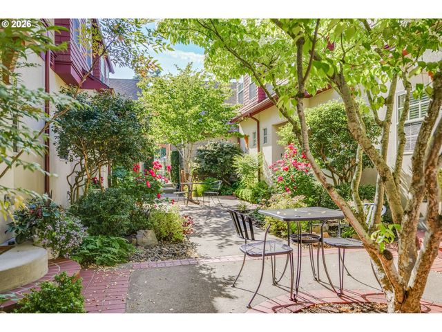562 2ND St, Lake Oswego, OR 97034