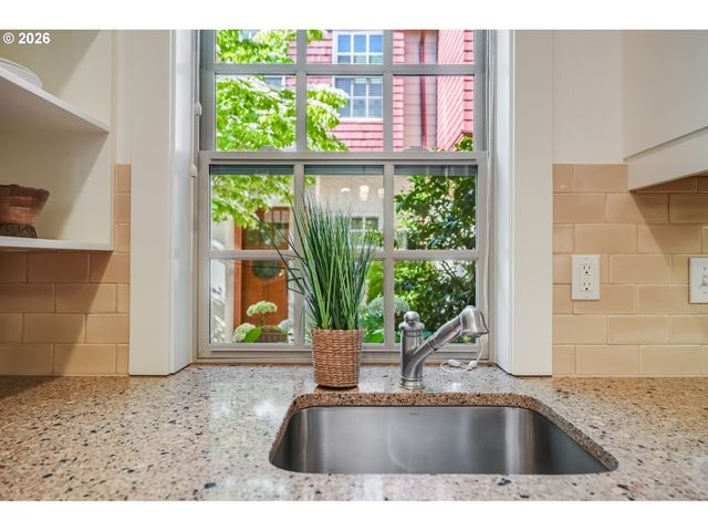 562 2ND St, Lake Oswego, OR 97034