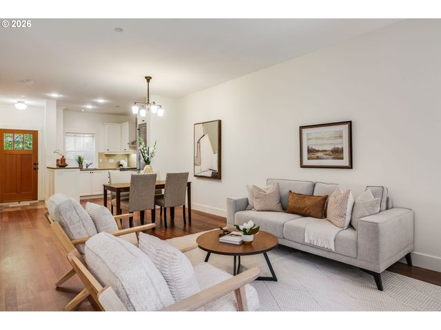 562 2ND St, Lake Oswego, OR 97034