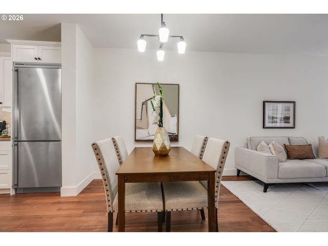 562 2ND St, Lake Oswego, OR 97034