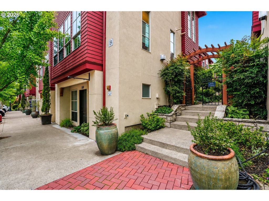 562 2ND St, Lake Oswego, OR 97034