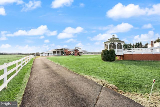 10733 PARKGATE DR, Nokesville, VA 20181