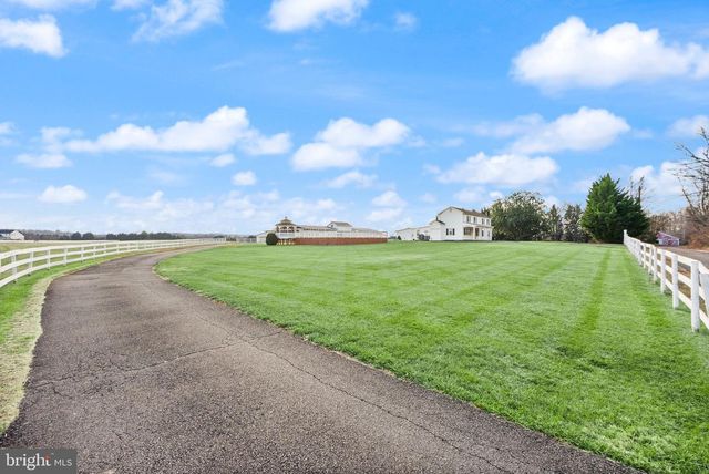 10733 PARKGATE DR, Nokesville, VA 20181