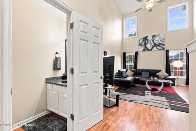 5003 Middlesex Dr, Louisville, KY 40245