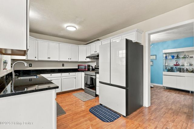 5003 Middlesex Dr, Louisville, KY 40245