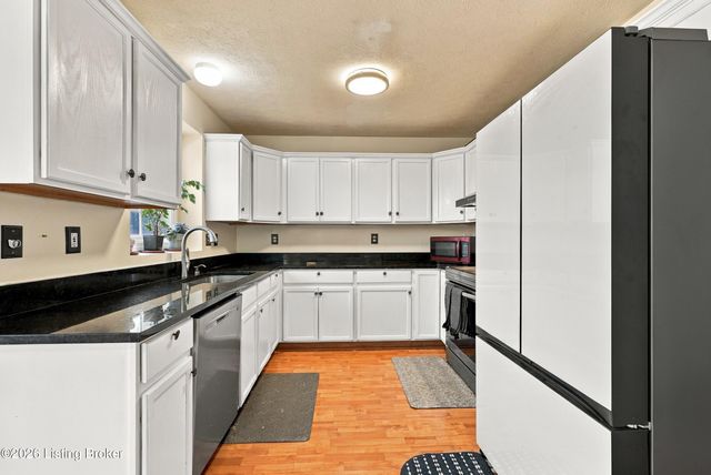 5003 Middlesex Dr, Louisville, KY 40245