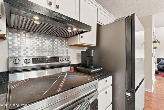 5003 Middlesex Dr, Louisville, KY 40245