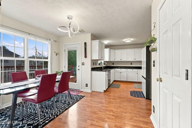 5003 Middlesex Dr, Louisville, KY 40245