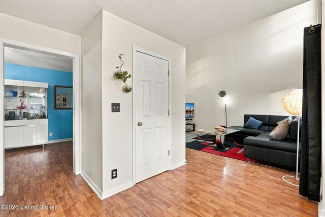 5003 Middlesex Dr, Louisville, KY 40245