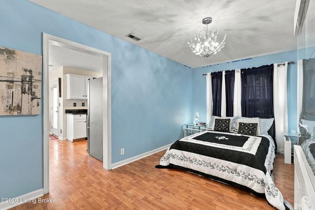 5003 Middlesex Dr, Louisville, KY 40245