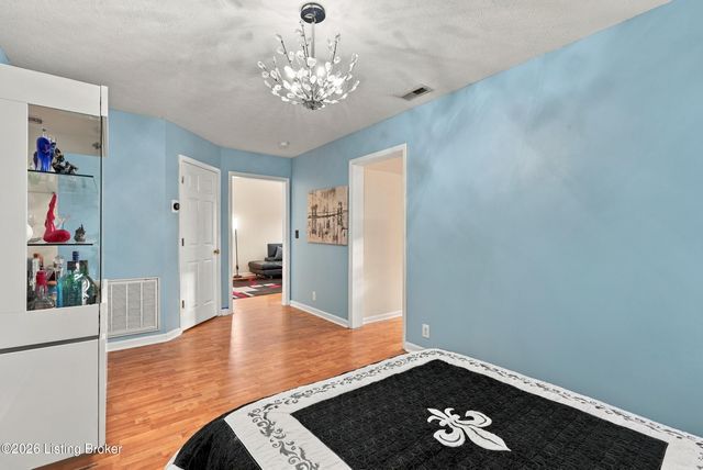 5003 Middlesex Dr, Louisville, KY 40245