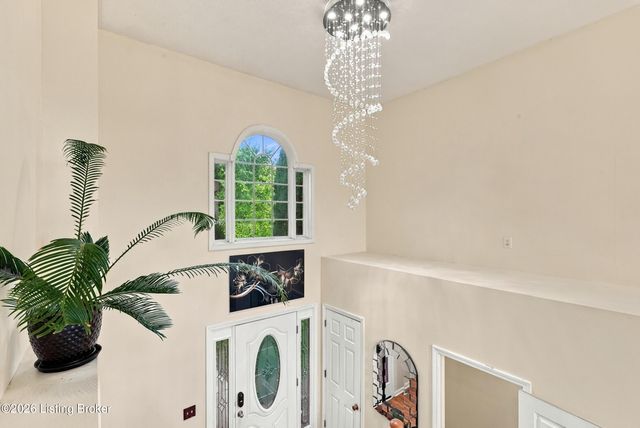 5003 Middlesex Dr, Louisville, KY 40245