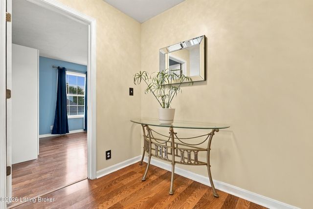 5003 Middlesex Dr, Louisville, KY 40245