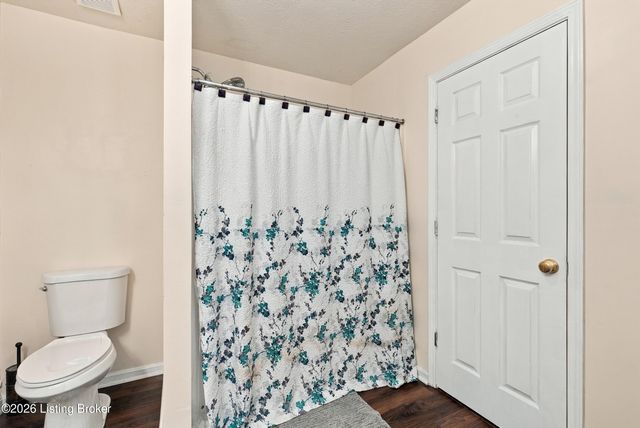 5003 Middlesex Dr, Louisville, KY 40245