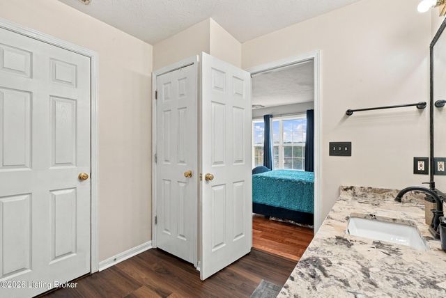 5003 Middlesex Dr, Louisville, KY 40245