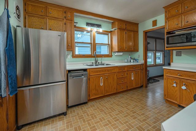 511 N Washington AVENUE, Waukesha, WI 53188