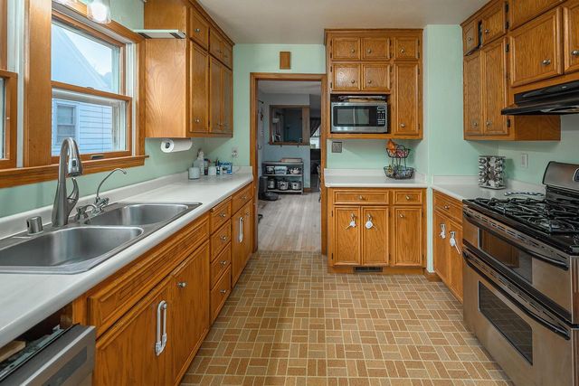 511 N Washington AVENUE, Waukesha, WI 53188