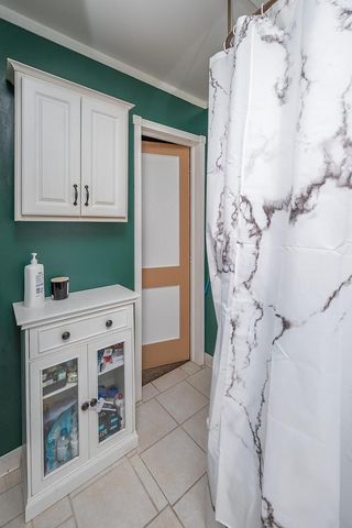 511 N Washington AVENUE, Waukesha, WI 53188