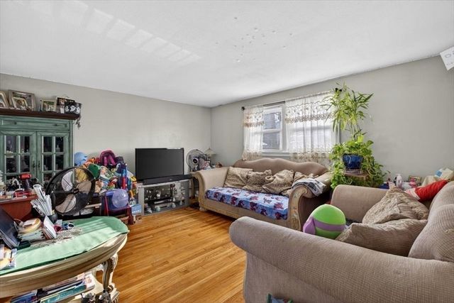 596 Ash St, Brockton, MA 02301