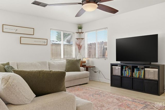 4301 Pacific Grove Court, Bakersfield, CA 93312