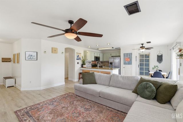 4301 Pacific Grove Court, Bakersfield, CA 93312