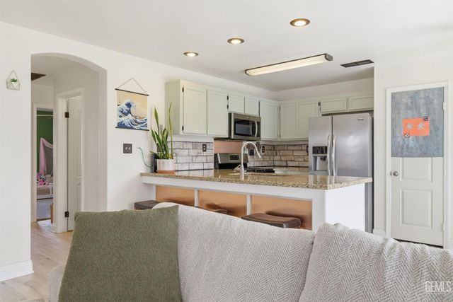 4301 Pacific Grove Court, Bakersfield, CA 93312