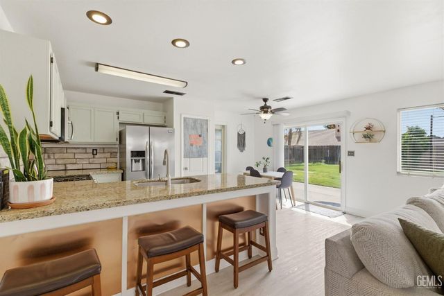 4301 Pacific Grove Court, Bakersfield, CA 93312