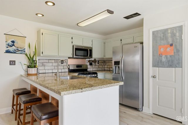 4301 Pacific Grove Court, Bakersfield, CA 93312