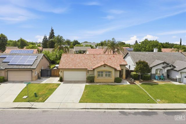 4301 Pacific Grove Court, Bakersfield, CA 93312